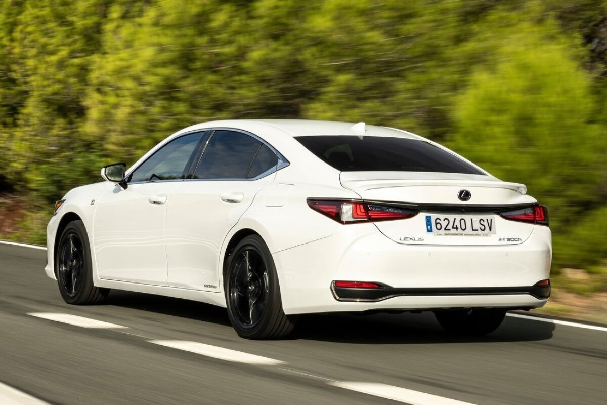 Lexus ES 300h - 2021