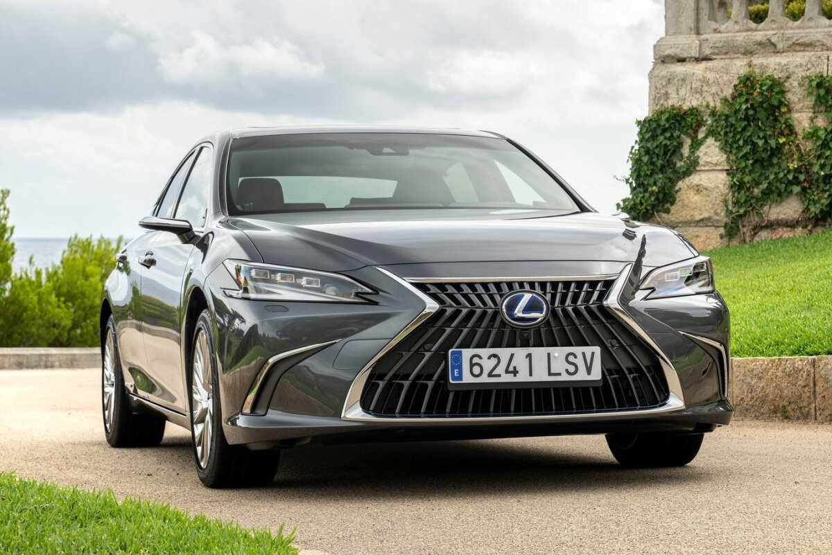 Lexus ES 300h - 2021