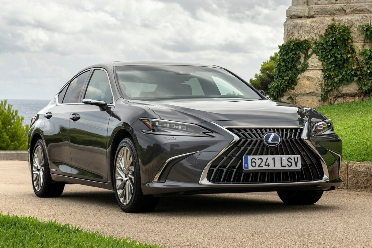 Lexus ES 300h - 2021