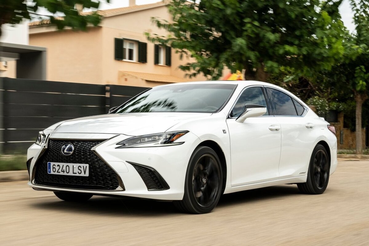 Lexus ES 300h - 2021