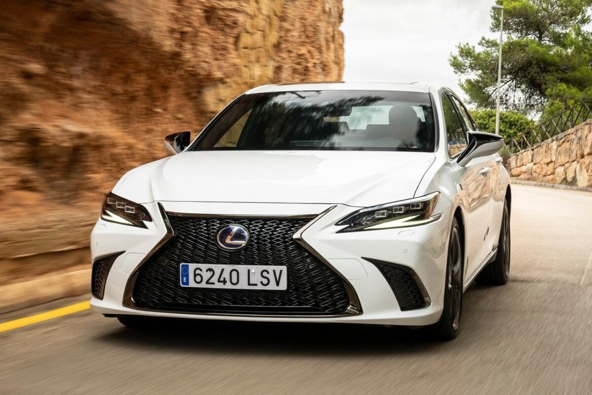 Lexus ES 300h - 2021