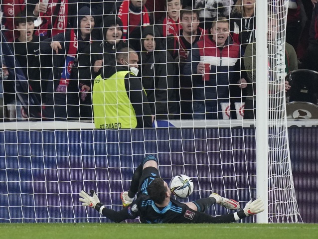 Danny Ward