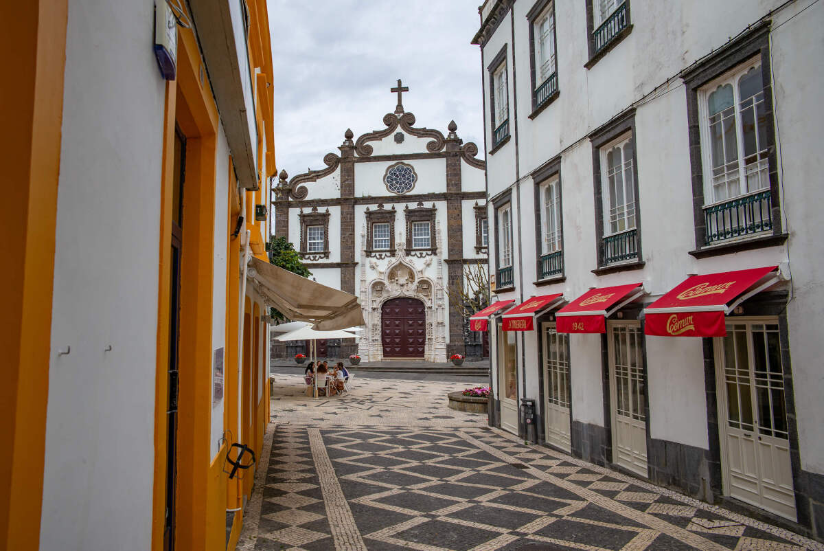 Bubo, Azory