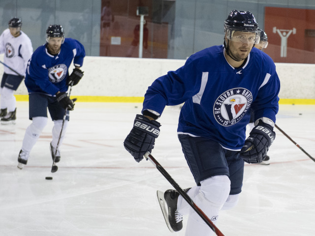 SR Hokej TL Slovan príprava štart BAX Sersen