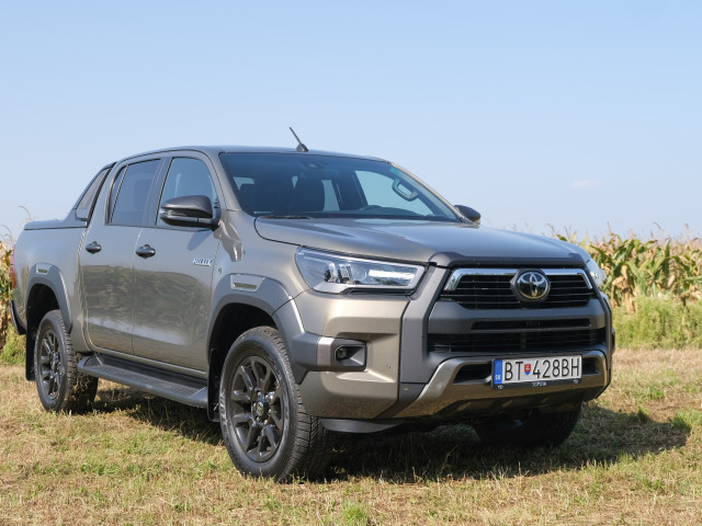 Toyota Hilux 2,8 DoubleCab (2021)