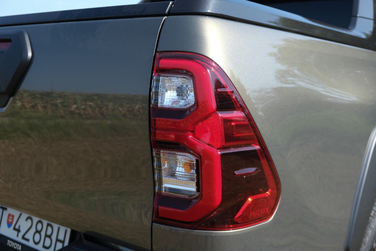Toyota Hilux 2,8 DoubleCab (2021)