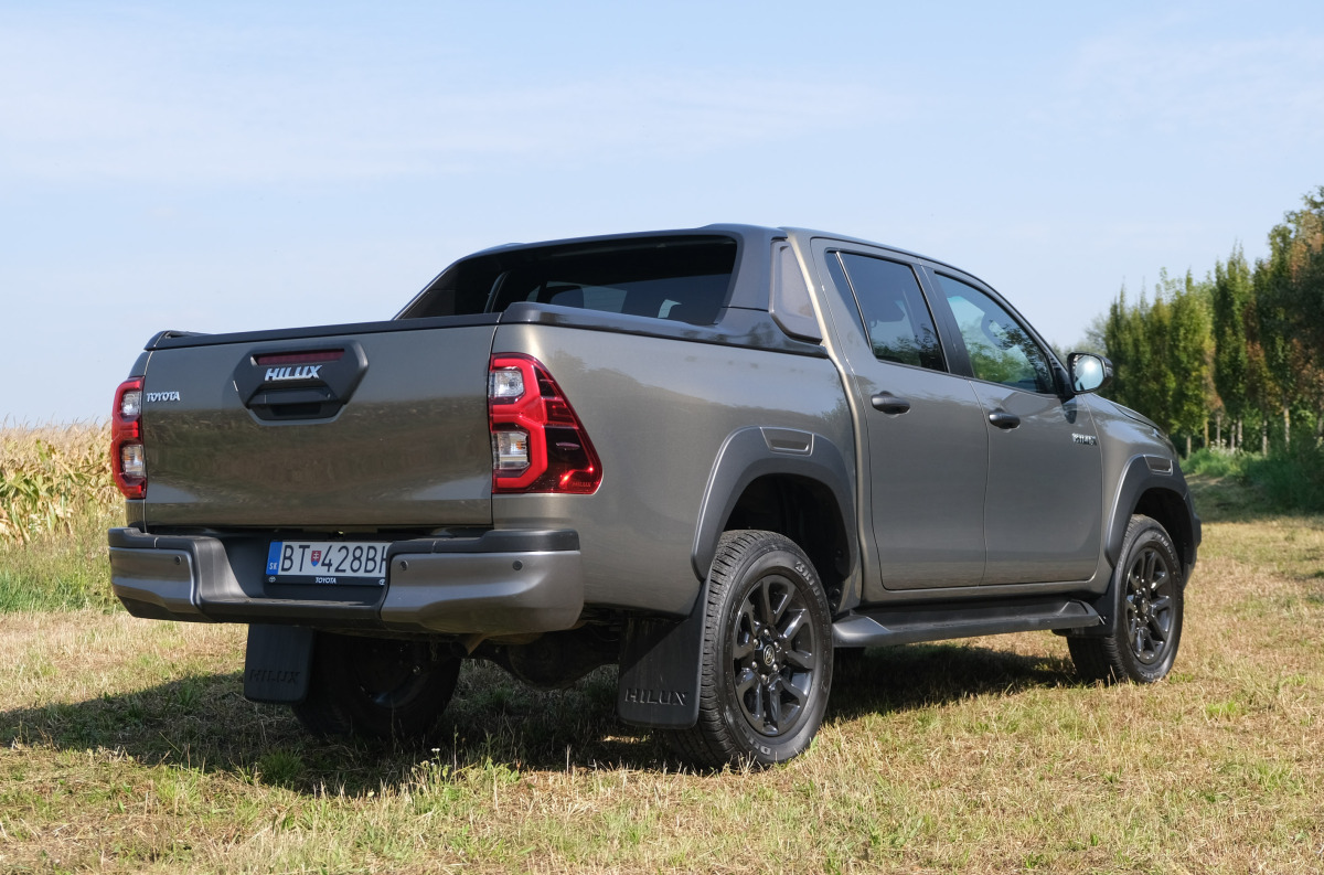 Toyota Hilux 2,8 DoubleCab (2021)