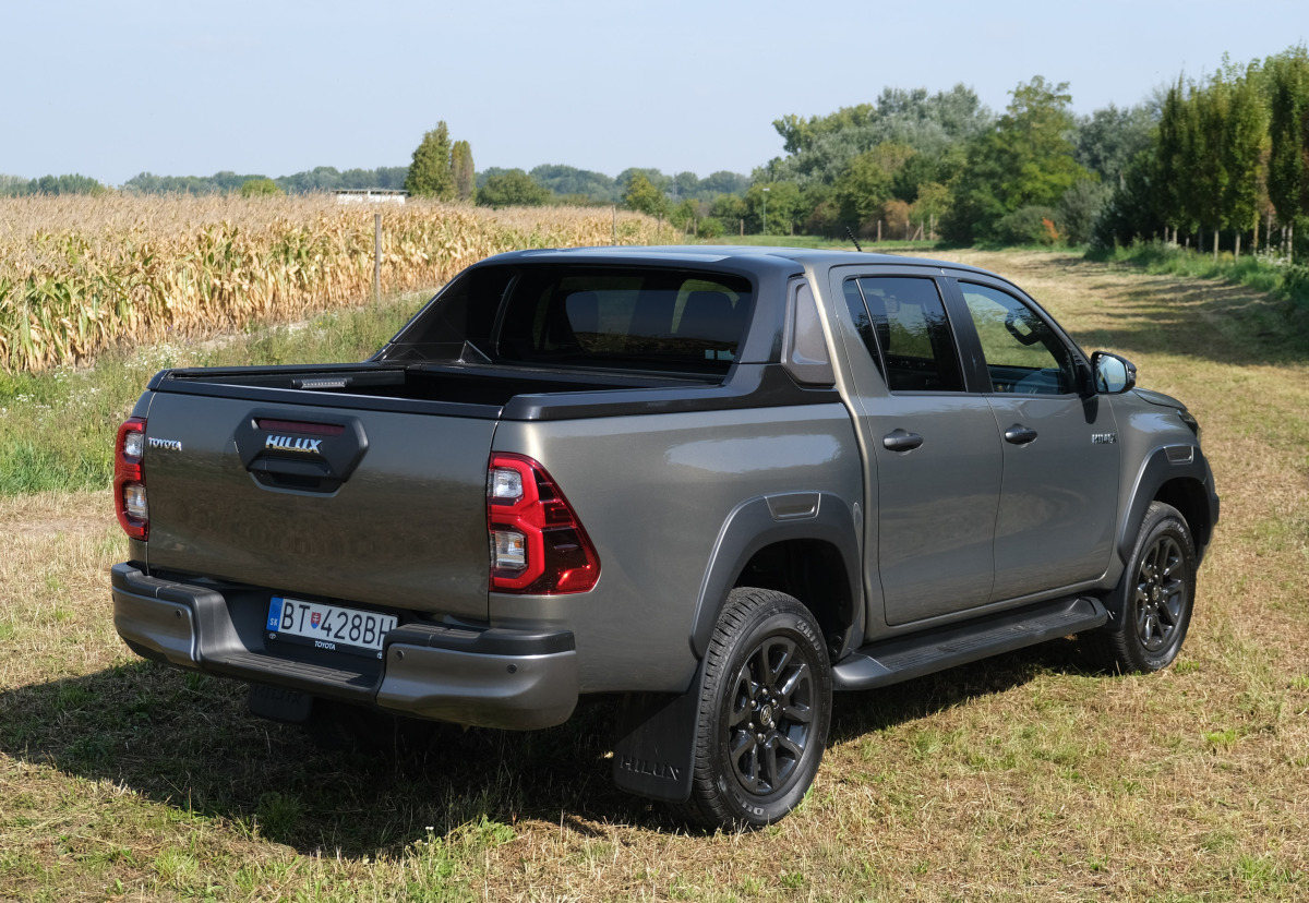 Toyota Hilux 2,8 DoubleCab (2021)