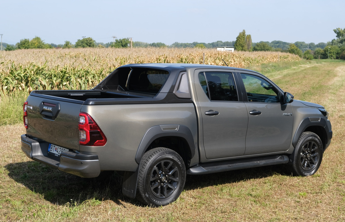 Toyota Hilux 2,8 DoubleCab (2021)