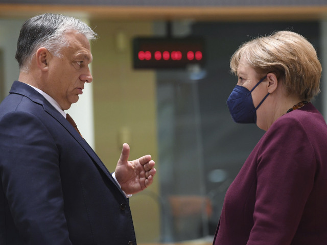 Viktor Orbán  / Angela Merkelová /