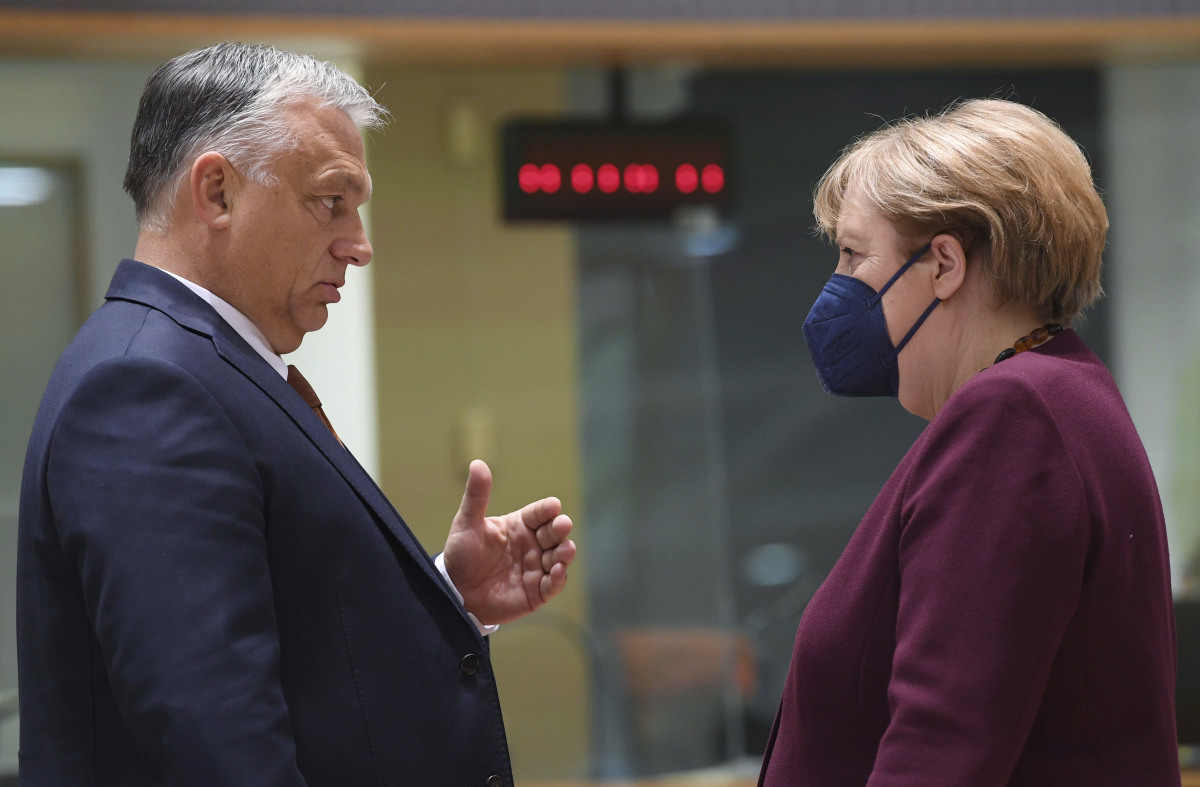 Viktor Orbán  / Angela Merkelová /