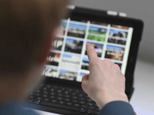 Vzdelávanie / Tablet / Počítač / Špehovanie / Vírus / Kyberšikana /