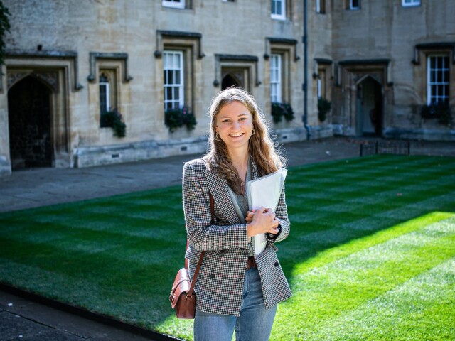 Belgická princezná  Elisabeth v Oxforde.