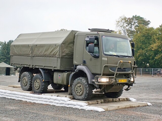 Fotografia c.3 - Vozidla Tatra T-810 Tactic  ktore sluzia v Armade CR  Zdroj Tatra Trucks