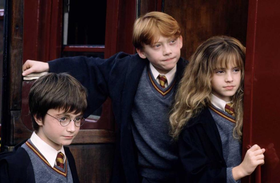 Harry Potter a Kameň mudrcov (2001) bol prvým zo série filmov o mladom čarodejníckom učňovi. Takto vyzerali v prvom filme z úspešnej série Harry, Hermiona a Ron.