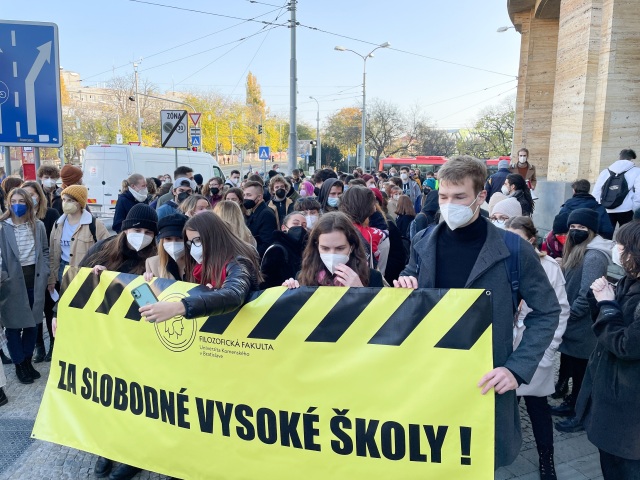 Protest študentov / Vysokoškolský zákon / Autonómia vys. škôl /