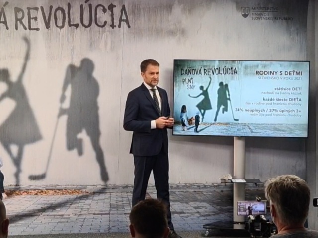 Igor Matovič predstavuje daňovo-odvodovú reformu.