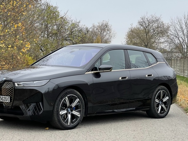 BMW iX xDrive50 (2021)