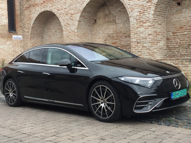 Mercedes-Benz EQS - prvá jazda 2021