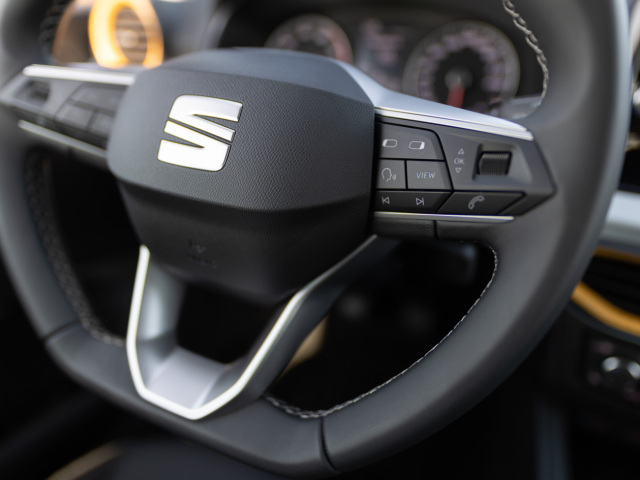 SEAT Ibiza 1,0 TSI 110 a Ibiza FR 1,5 EVO (2021)
