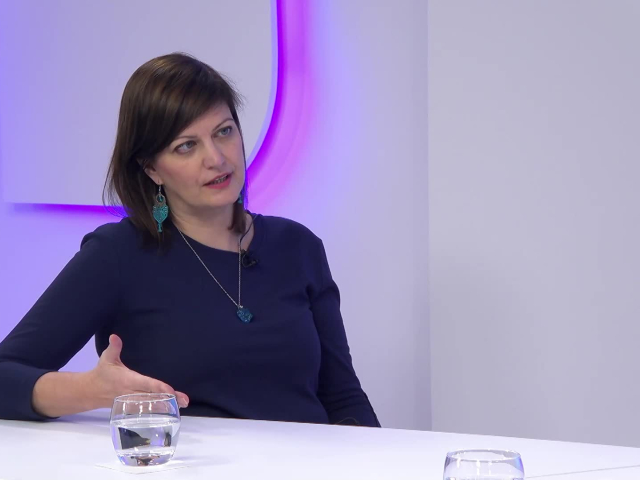Ivana Molnárová, Ide o peniaze