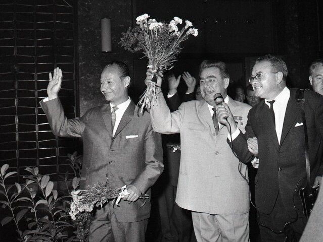 Alexander Dubček, Leonid Brežnev, kytica, 1968