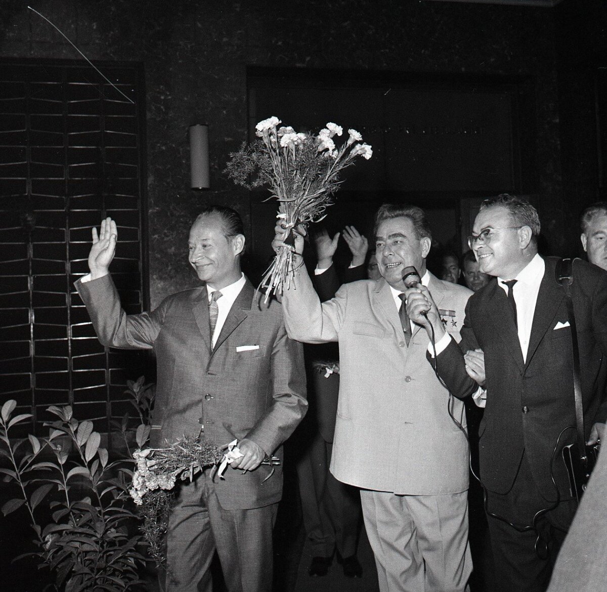 Alexander Dubček, Leonid Brežnev, kytica, 1968