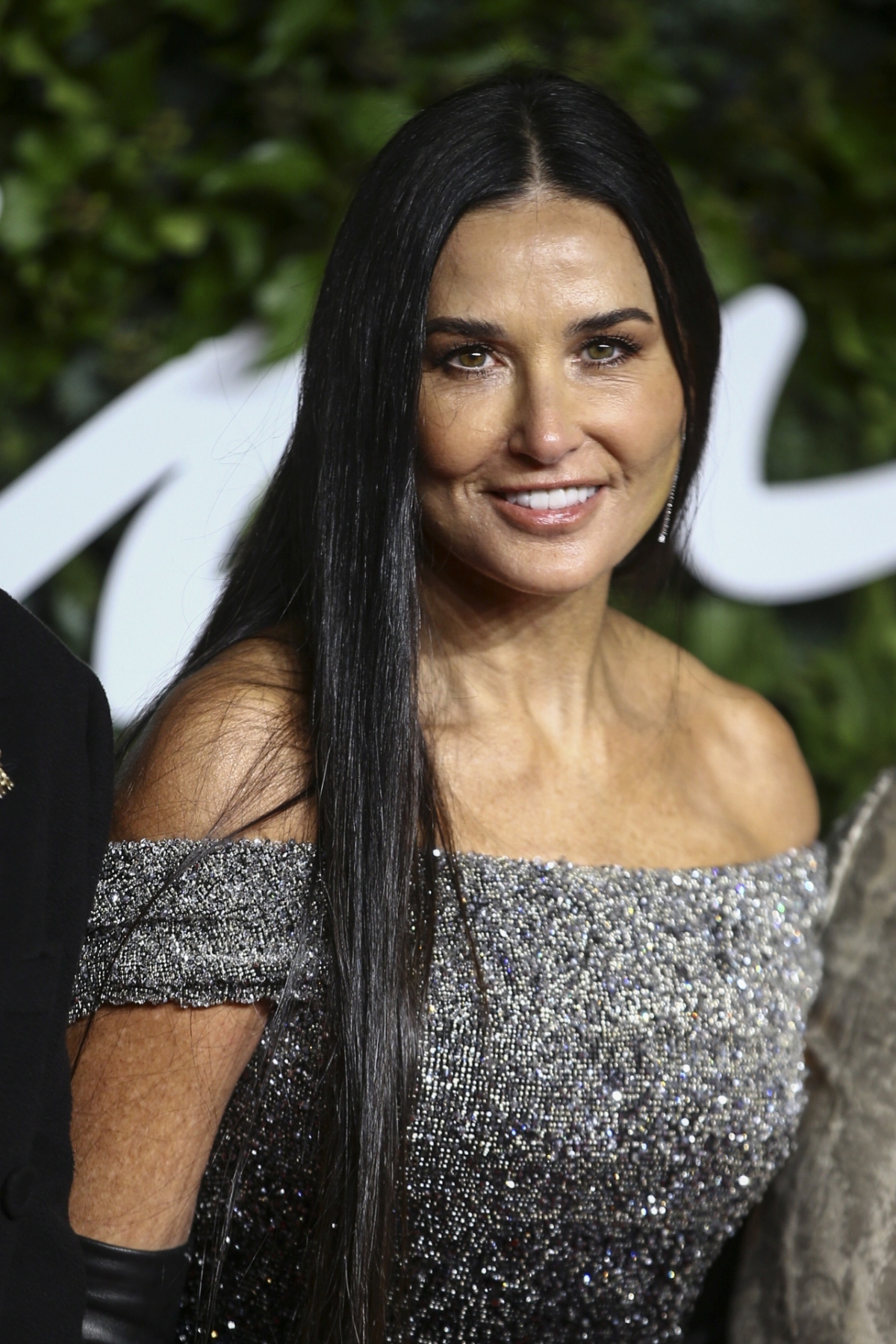 Herečka Demi Moore dorazila na vyhlásenie cien v kreácii Fendi Couture. 