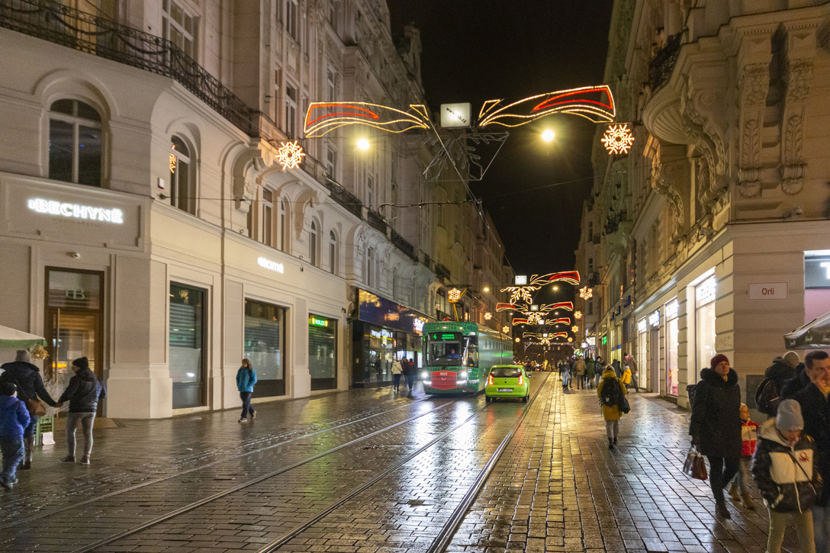 Brno, ulica, električka