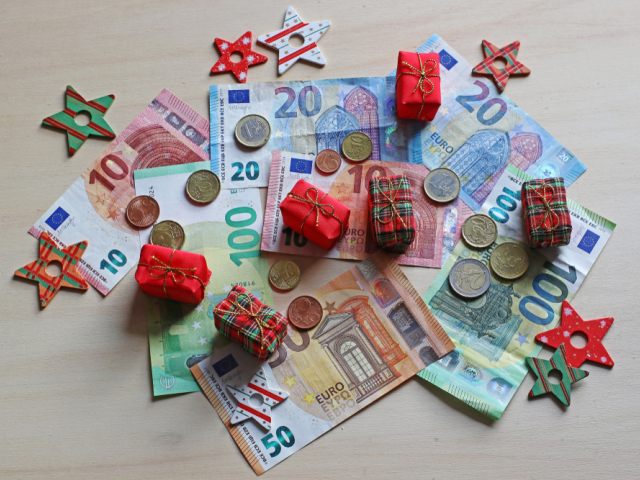 peniaze, vianoce, darčeky, rodina