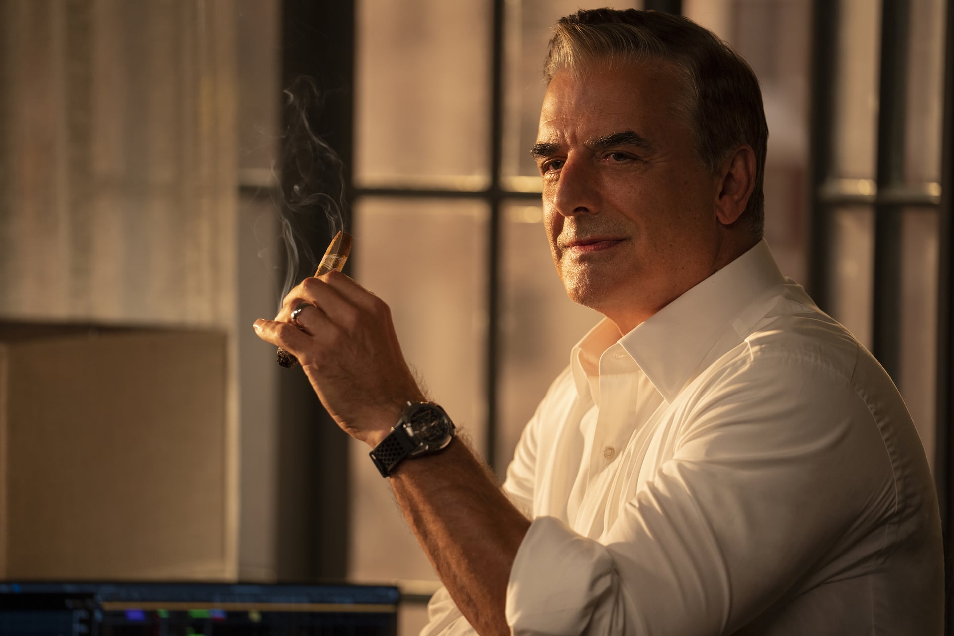 Skalní fanúšikovia ťažko strávili fakt, že na konci prvej epizódy zomrel pán Božský (Chris Noth) a idylka s Carrie (Sarah Jessica Parker) sa skončila.