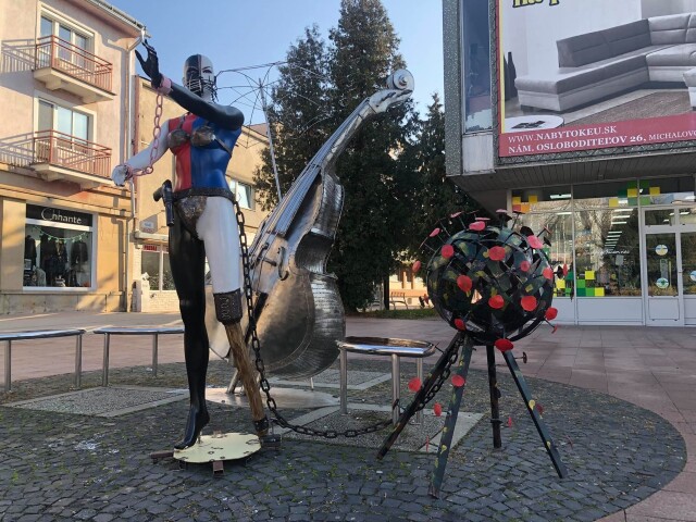 Michalovce, socha