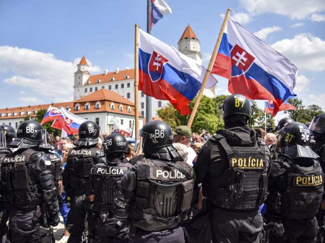 Pohotovostná motorizovaná jednotka  / Polícia / Protest / Demonštrácia / NR SR /