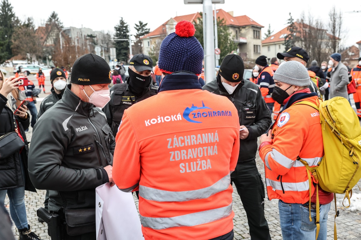 protest záchranári polícia
