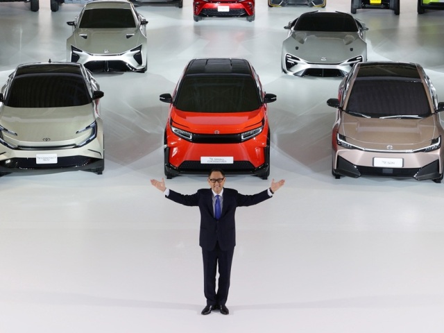 Toyota - 15 nových elektromobilov