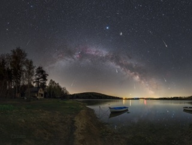 Meteoricky roj Lyrid v roku 2020 nad Secskou priehradou.