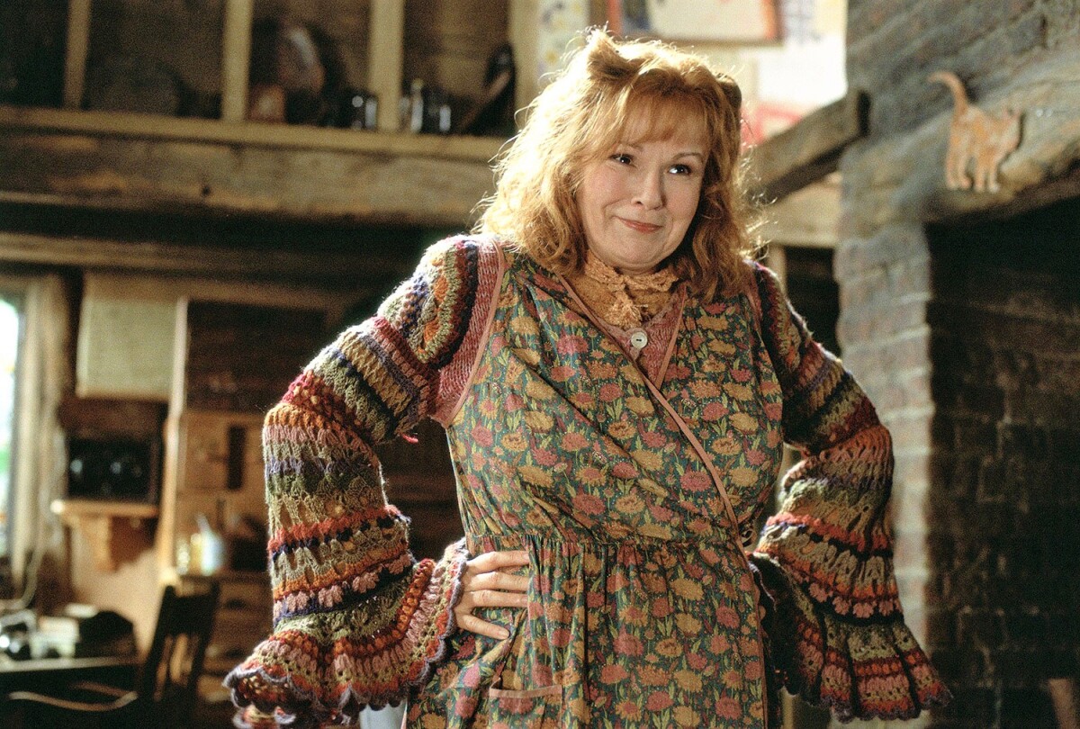 Julie Walters ako Mrs. Weasley