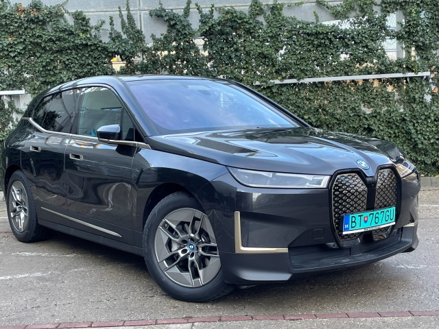 BMW iX xDrive40 - test 2021