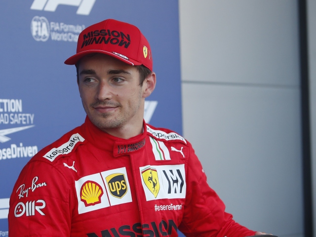 Jazdec stajne Ferrari Charles Leclerc.