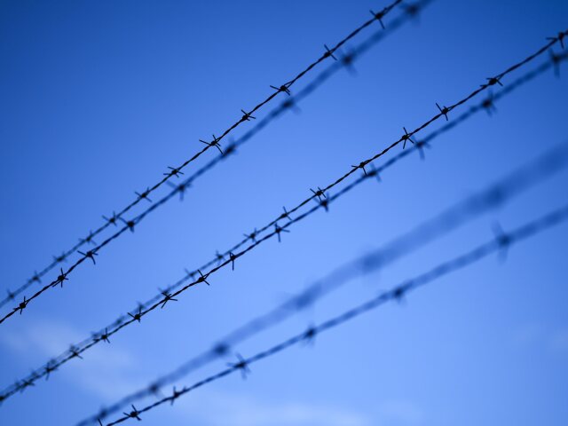 Ostnatý drôt / Koncentračný tábor / Sachsenhausen /