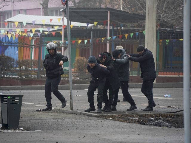 Kazachstan polícia zadržanie protest demonštrácia