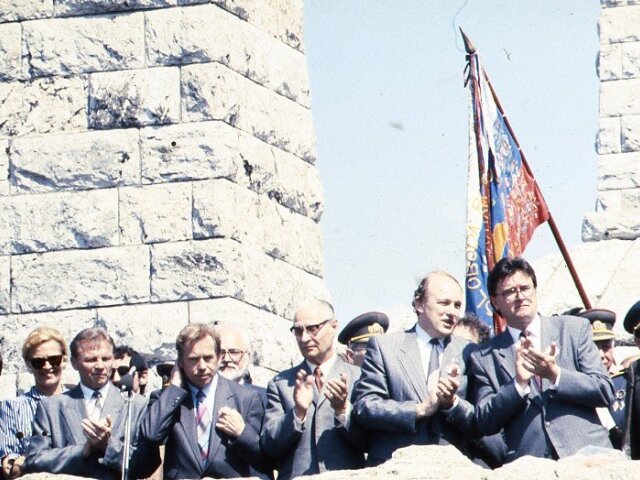 Havel, Dubček, Schuster, Čalfa, Bradlo 1990