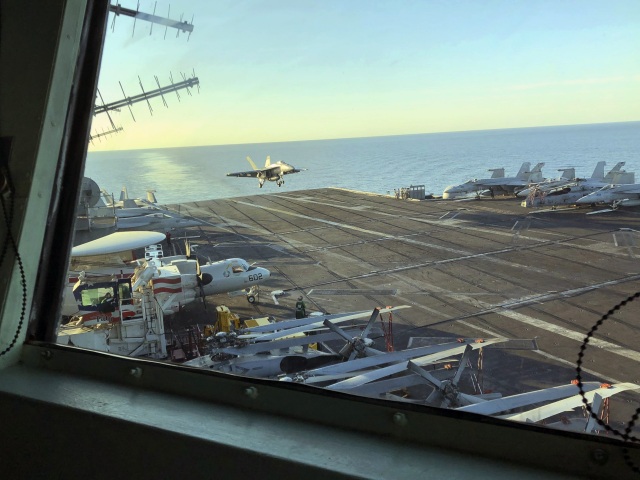 Námorníctvo / Ukrajina / Lietadlo / Stíhačka / Lietadlová loď / F-18 /