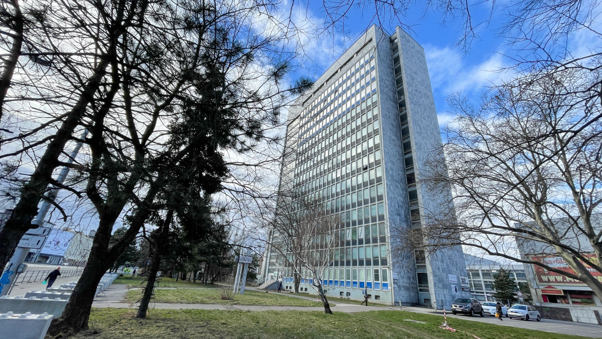 istropolis, demontáž mramor, obklad,