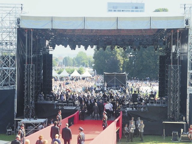 Kritizované pódium z osláv v roku 2019