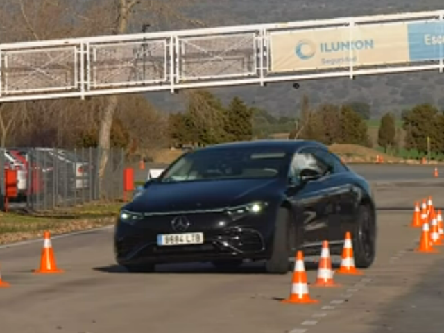 Mercedes-Benz EQS - losí test 2022