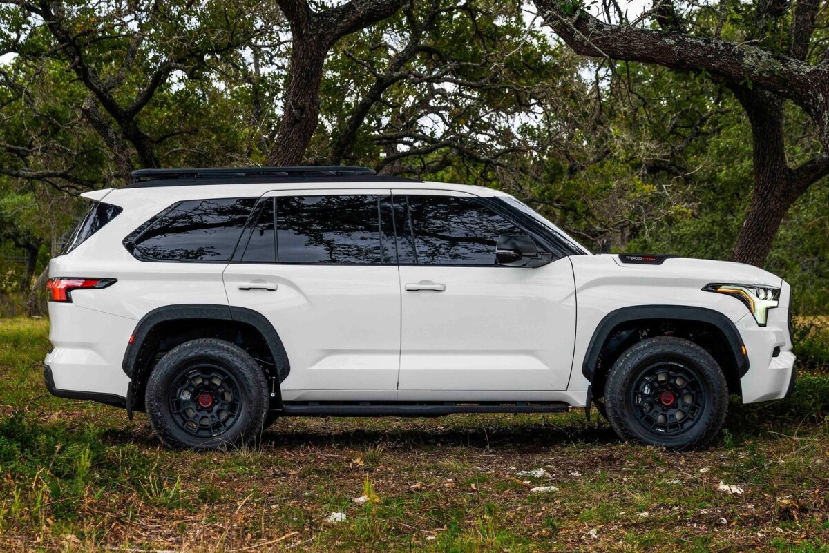 Toyota Sequoia - 2023