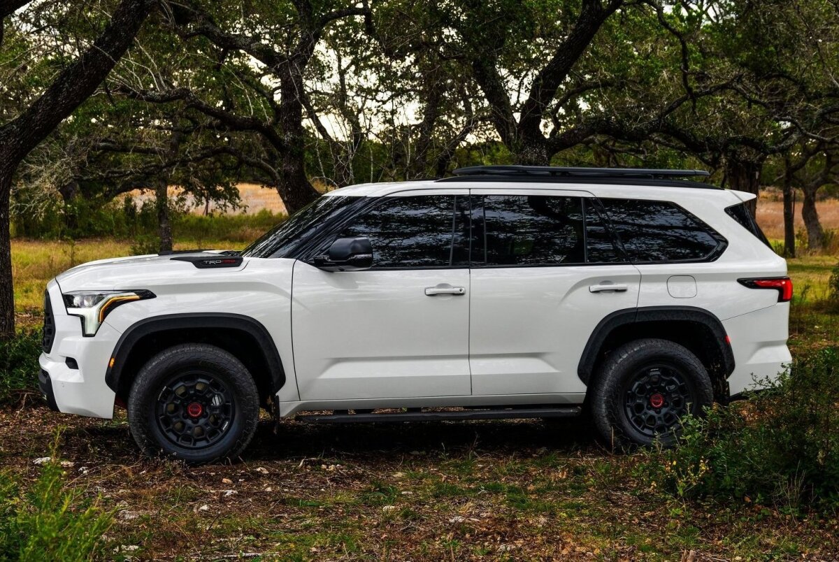 Toyota Sequoia - 2023
