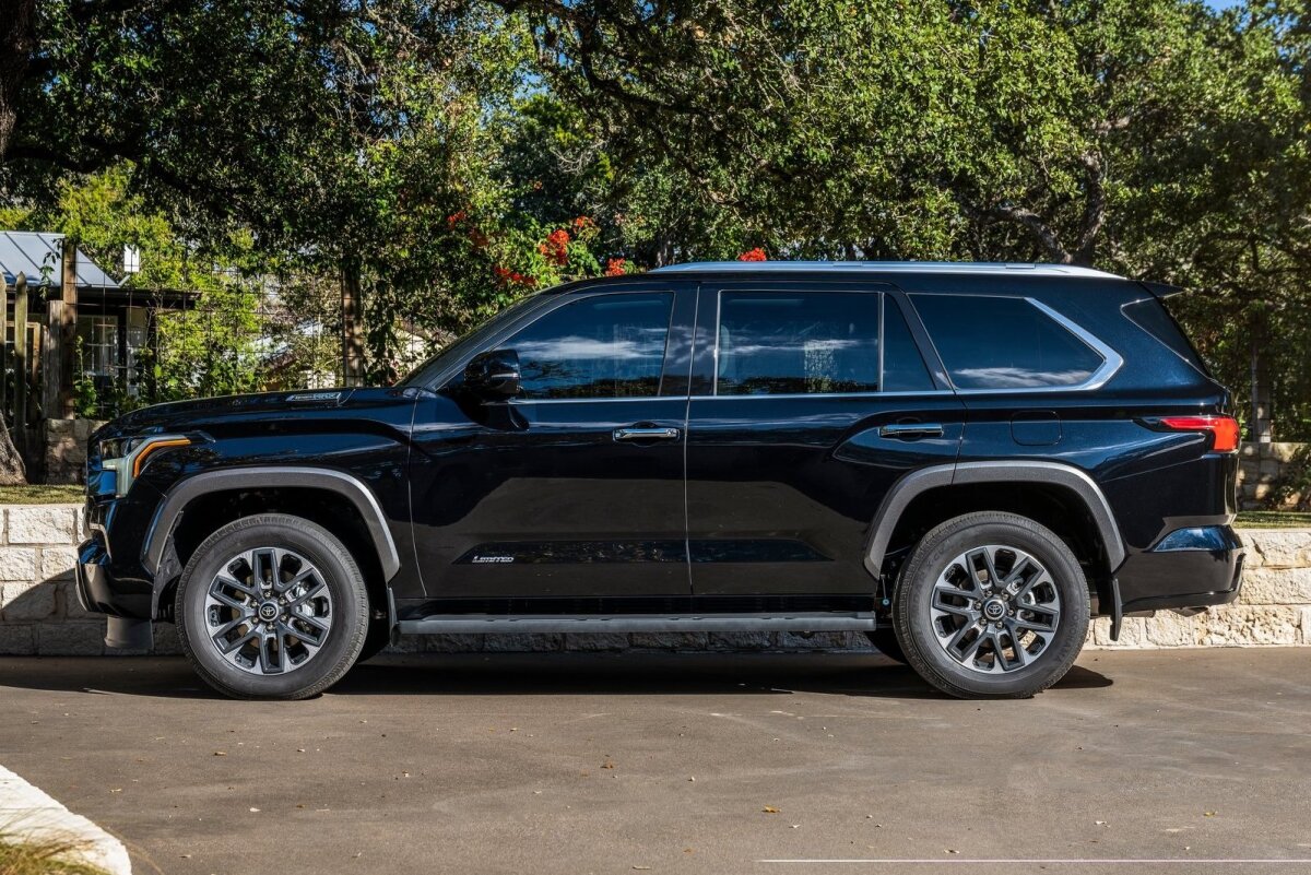 Toyota Sequoia - 2023