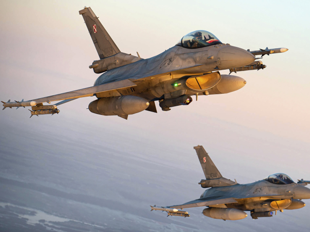 F-16 / Stíhačka /